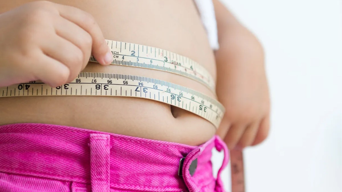 Child measuring waistline