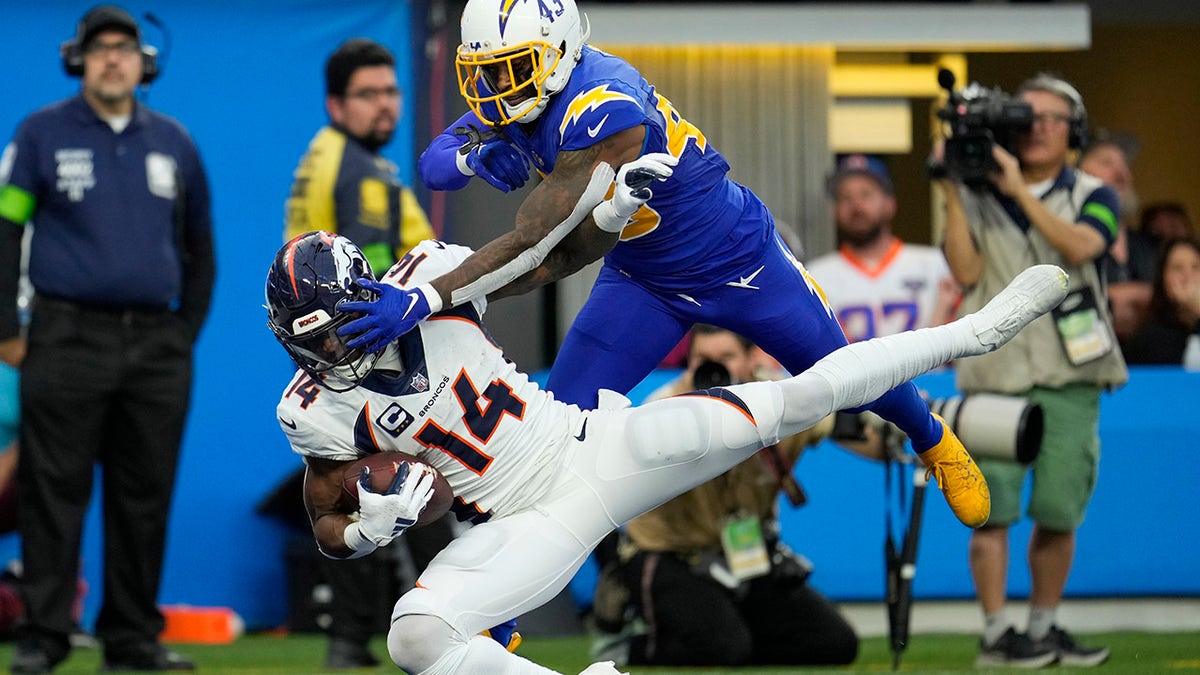 Broncos’ Courtland Sutton Makes Incredible One-handed TD Catch As Team ...