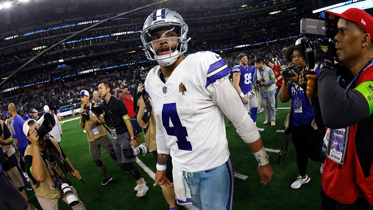 'More concerned about what’s between our ears' 2 Dak Prescott walks off