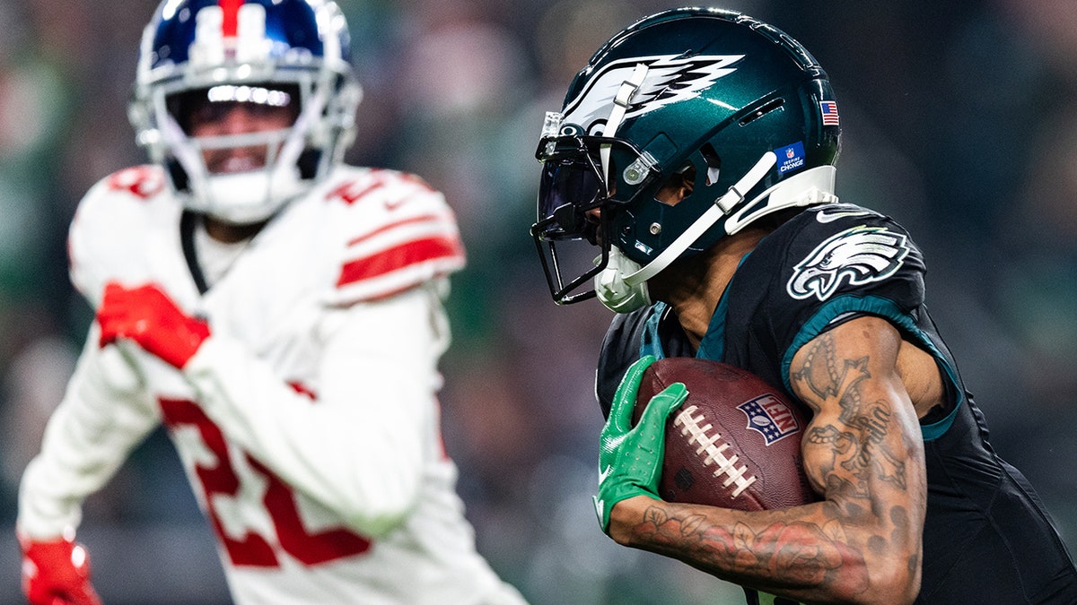 ‘We’re not playing good football right now’ 1 DeVonta Smith runs