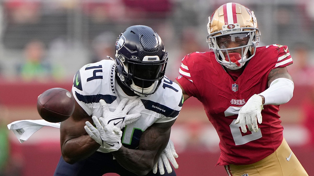 D.K. Metcalf drops pass