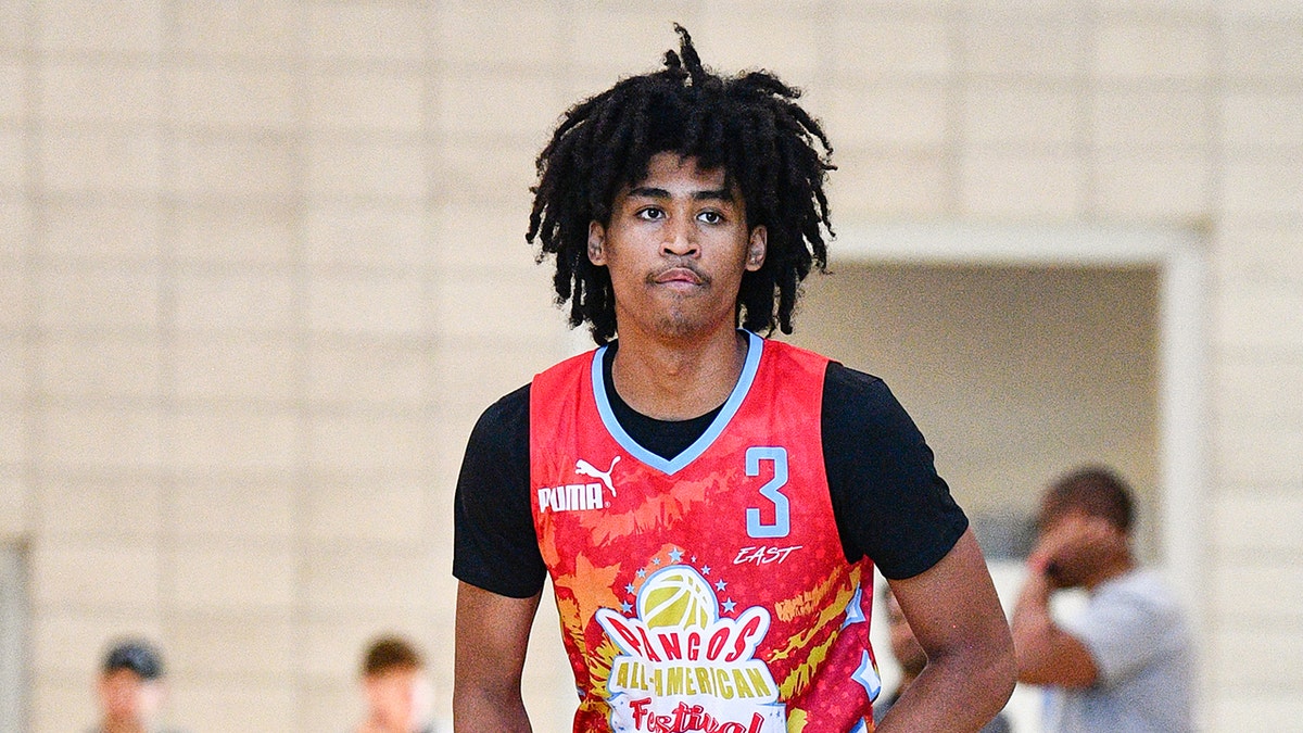 Dylan Harper runs on court