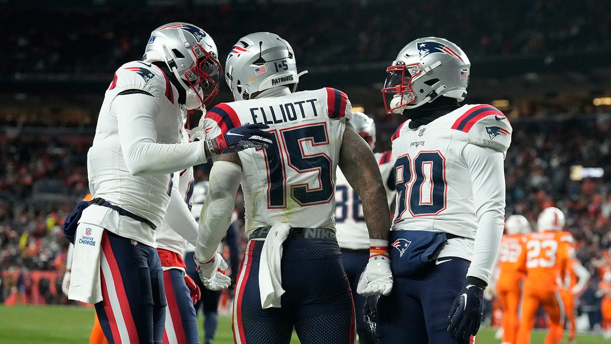 Patriots stun Broncos in Christmas Eve thriller behind 20-point 3rd quarter 2 Ezekiel Elliott scores