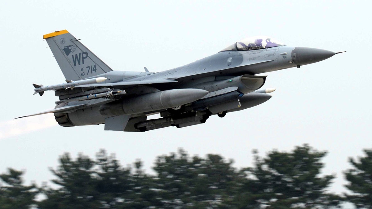 US F-16 Crashes Into Yellow Sea Following In-flight Emergency; Pilot ...