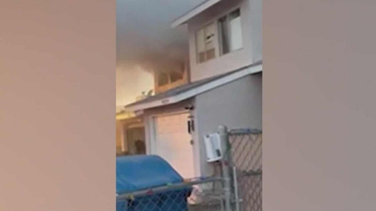 Image of an Arizona house fire from the outside