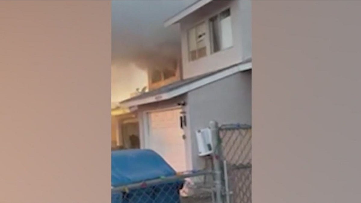 Image of an Arizona house fire from the outside