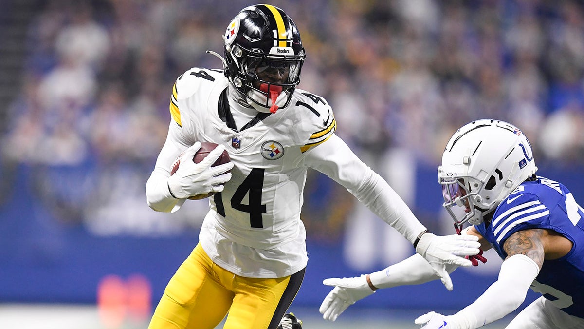 ESPN’s Ryan Clark points to ‘cancer’ within Steelers’ wide receiving corps as major issue amid drama 1 George Pickens stiff arms
