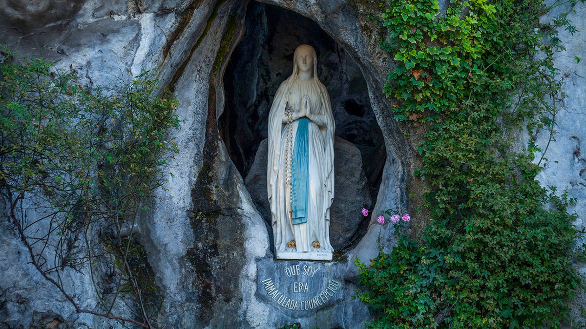 Virgin Mary, the mother of Jesus, mysteriously appears on Florida ...