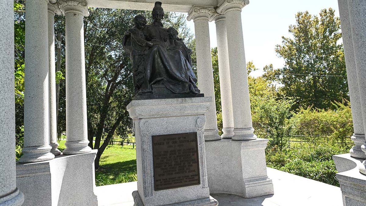 Women of the Confederacy monument