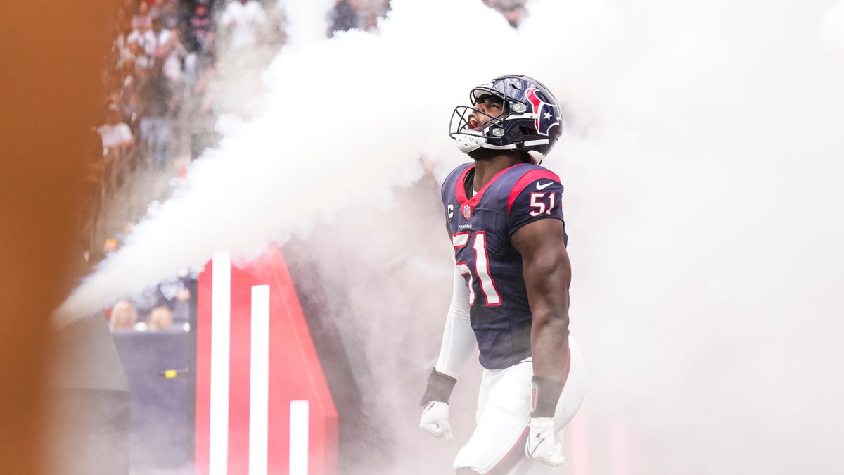 Will Anderson runs out of the tunnel before a Texans game