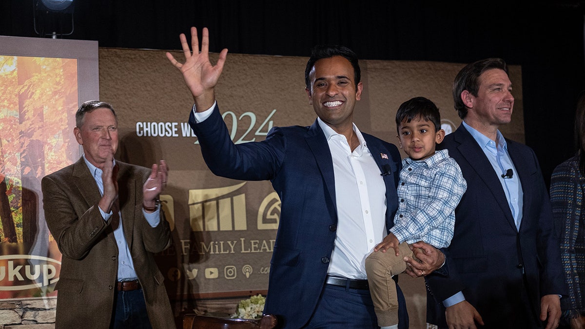 Ramaswamy holds son at Iowa Thanksgiving event
