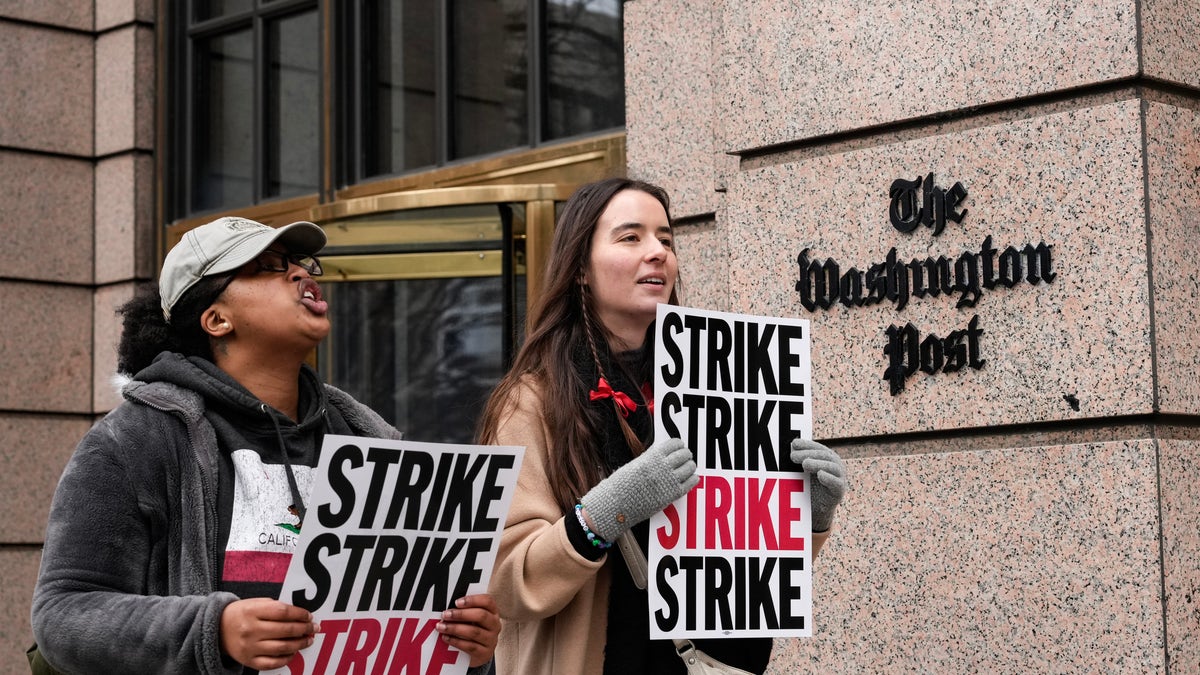 Washington Post strikers with signs