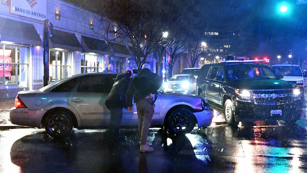 Secret Service rushing to car