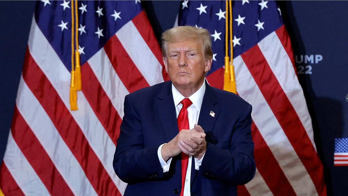 Trump claps on stage in Iowa