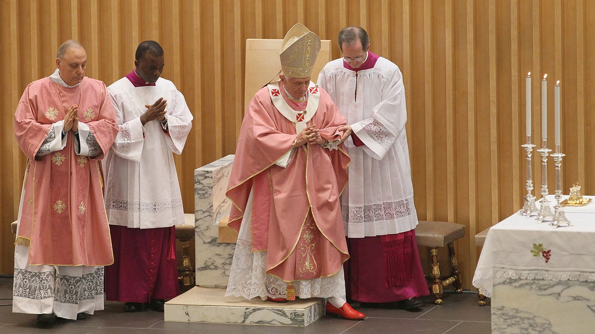 pope benedict in rose vestments