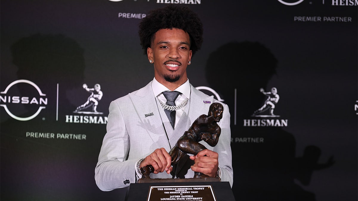 Commanders Select Heisman Trophy Winner Jayden Daniels With 2nd Pick Of ...