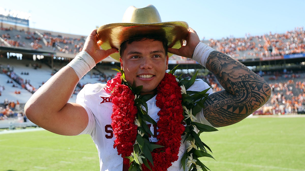 Dillon Gabriel celebrates beating Texas