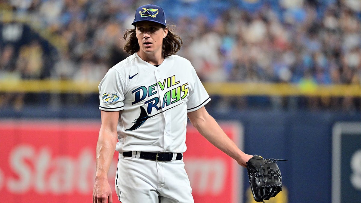 Tyler Glasnow, Dodgers finalizing extension to complete trade one day after Shohei Ohtani introduced: report 1 Tyler Glasnow pitches against the Rangers
