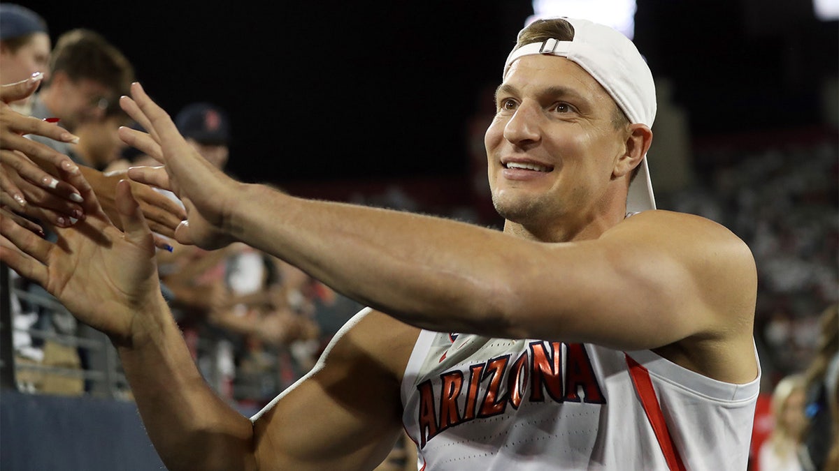 Rob Gronkowski will sing national anthem at upcoming bowl game 2 Rob Gronkowski greets Arizona fans
