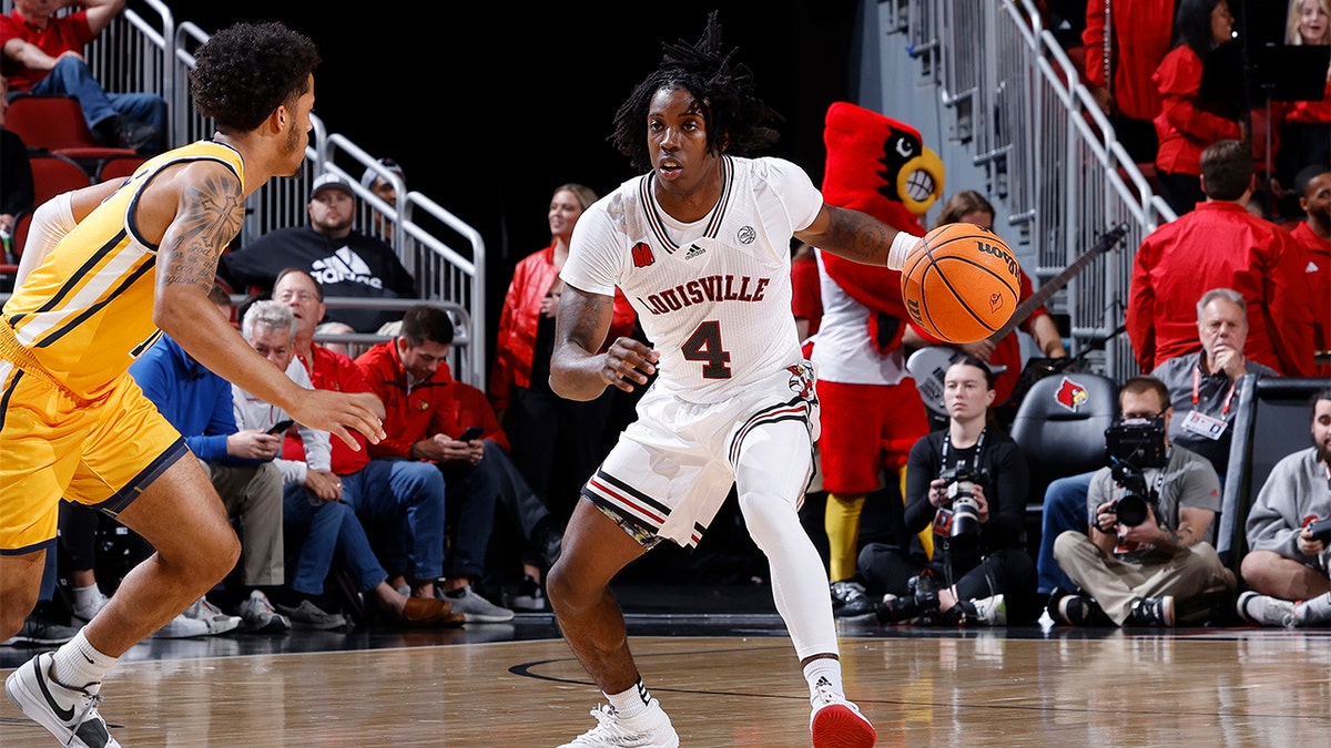 Louisville freshman barely plays in first half due to not having 'tights  that he wanted,' coach says | Fox News