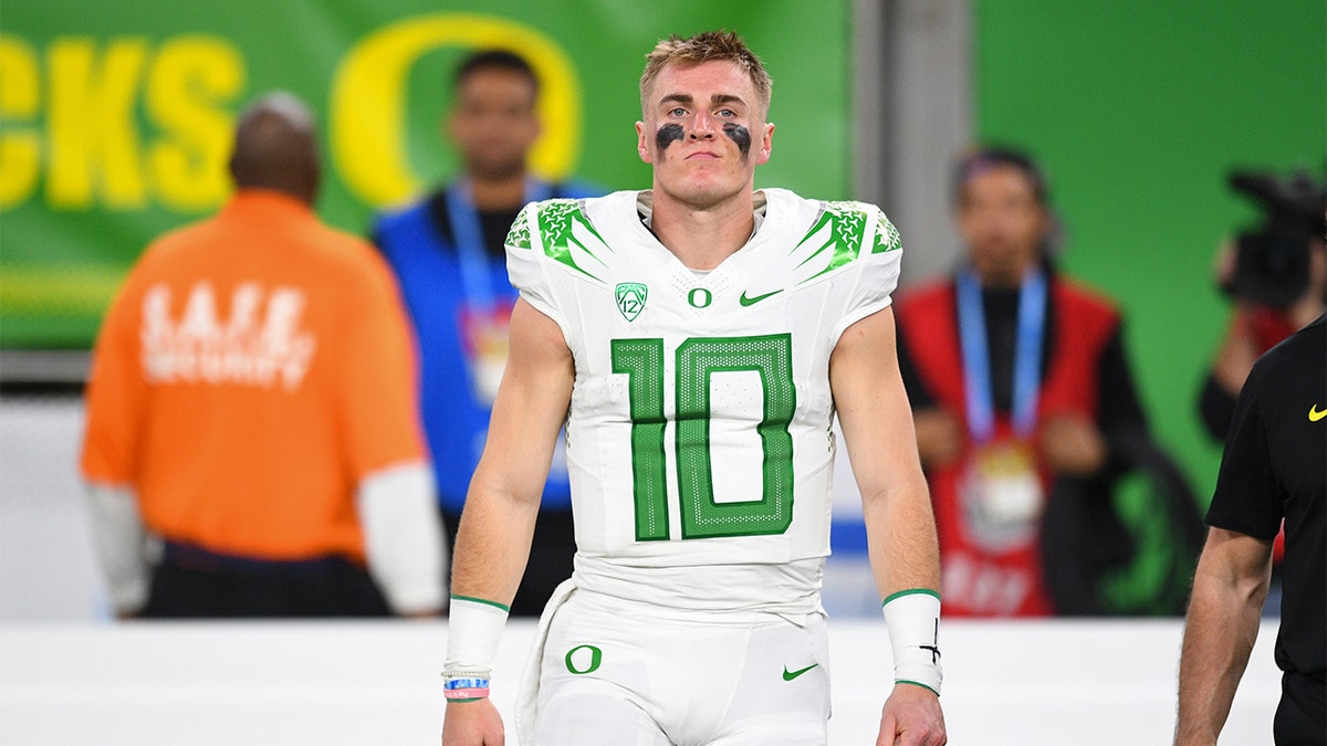 Oregon's Bo Nix has a 'lot of emotions' after Pac-12 title game loss: 'I'm  going to miss college football