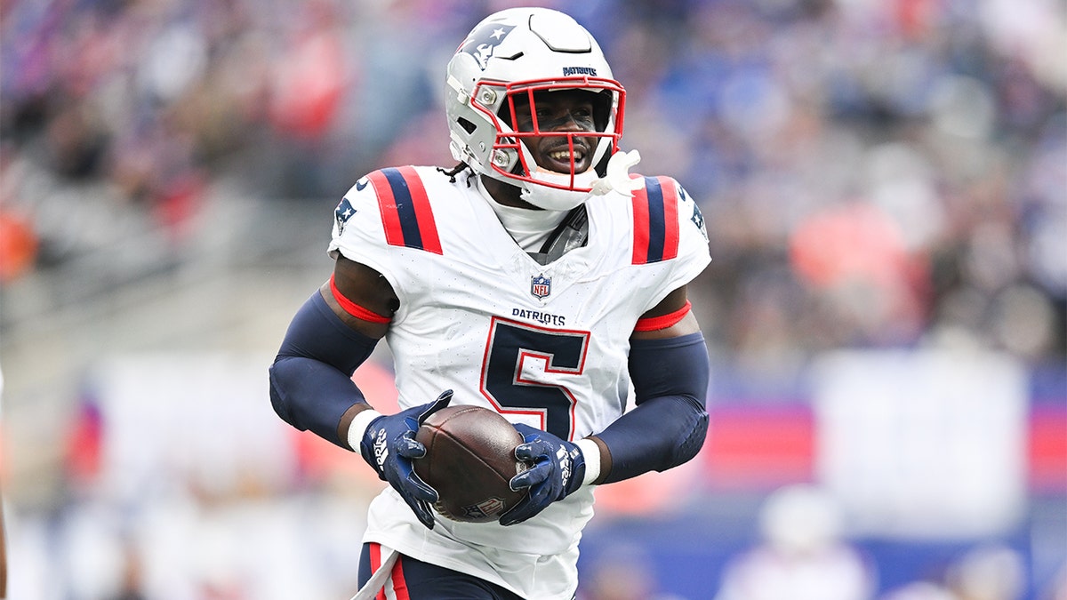 Jabrill Peppers reacts aft  recovering a fumble