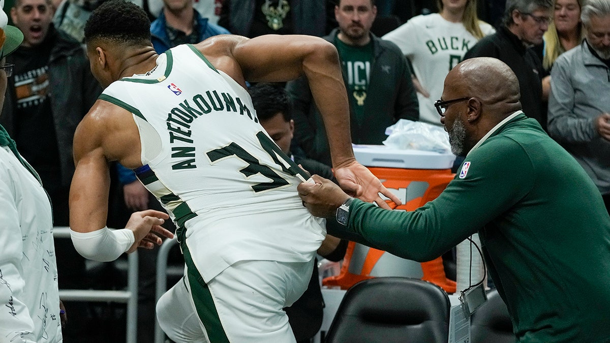 Bucks’ Giannis Antetokounmpo Irate With Pacers After Game Ball Is Taken ...