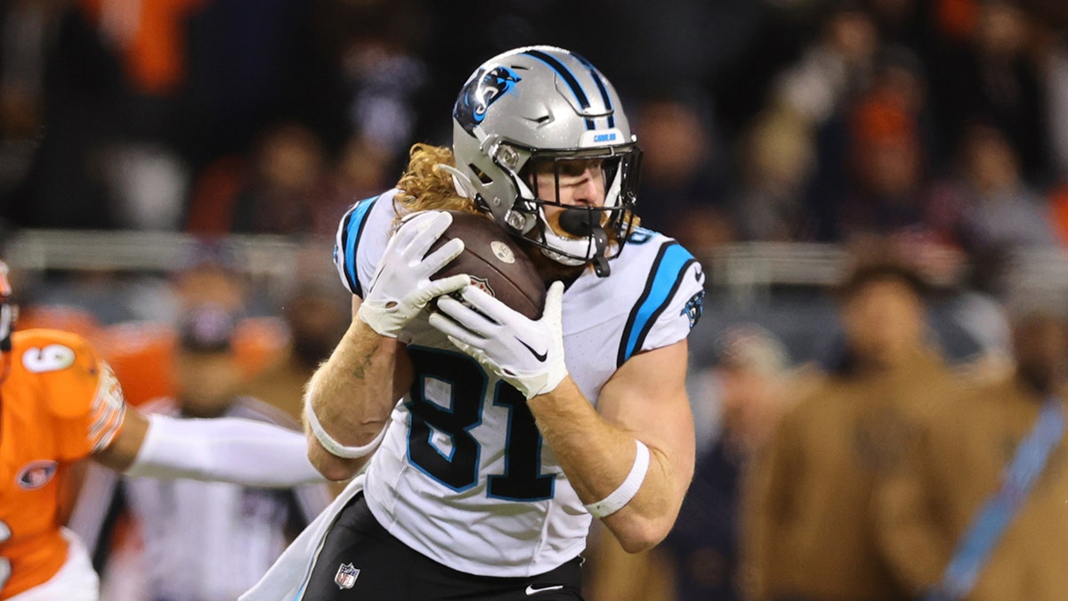 Hayden Hurst runs with ball