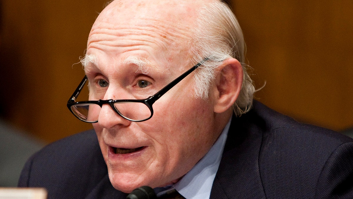 Herb Kohl, former NBA team owner and US senator, dead at 88 2 Herb Kohl in the Senate