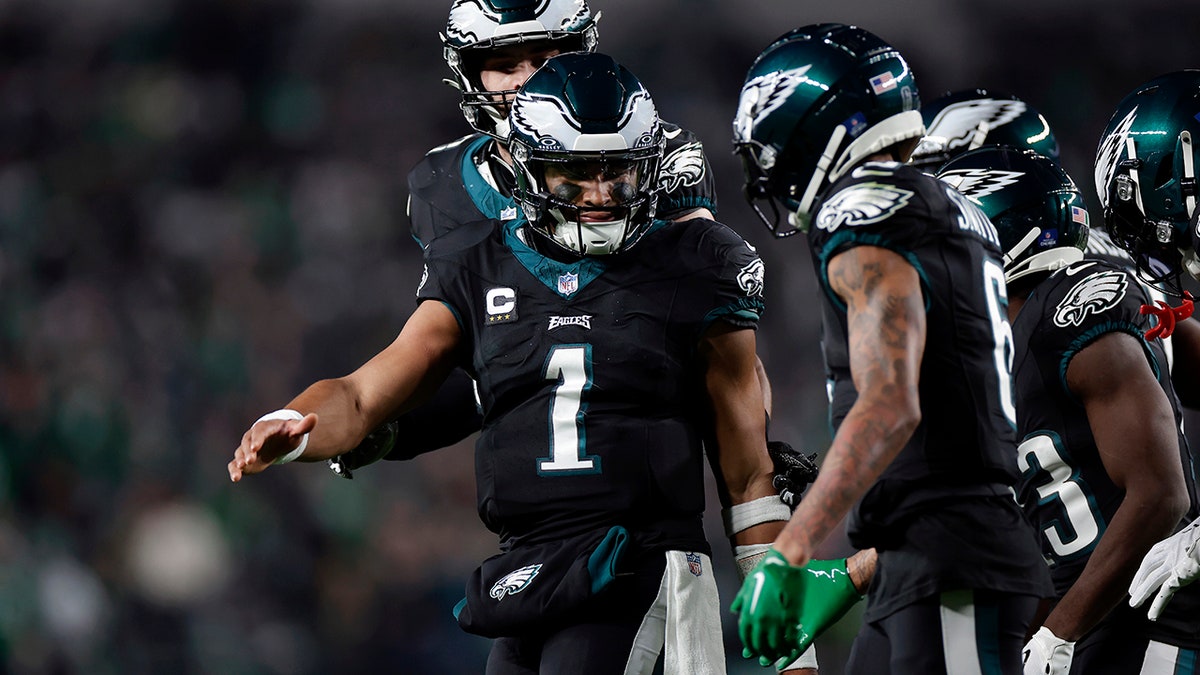 ‘We’re not playing good football right now’ 2 Jalen Hurts and DeVonta Smith