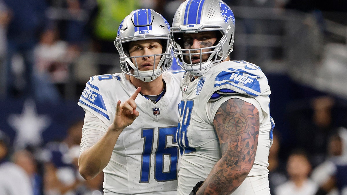 Lions-Cowboys ends in controversy as penalty thwarts Detroit’s go-ahead 2-point conversion 1 Jared Goff and Taylor Decker