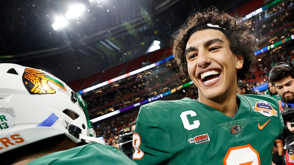Florida A&M and Howard face off in HBCU National Championship 2 Florida A&M Rattlers celebrate