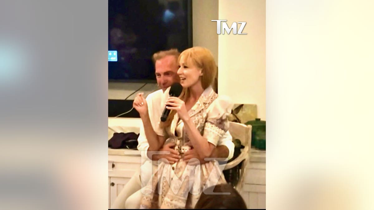Kevin Costner with Jewel on his lap