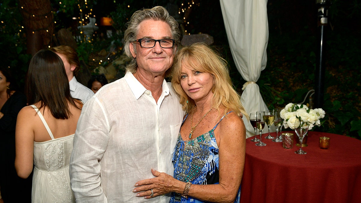 Kurt Russell and Goldie Hawn posing together