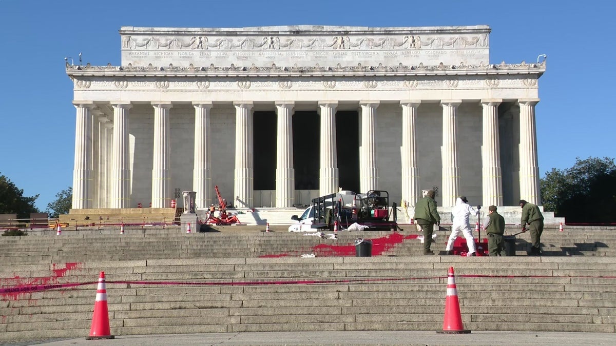 Steps vandalized at Lincoln Memorial