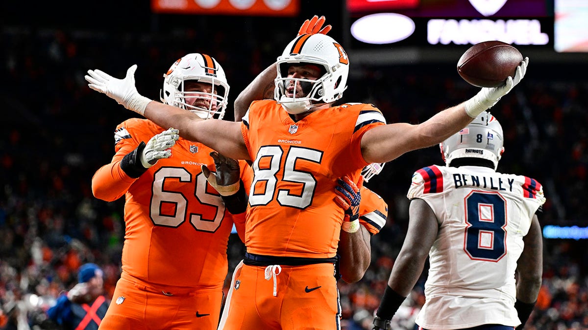 Patriots stun Broncos in Christmas Eve thriller behind 20-point 3rd quarter 1 Lucas Krull celebrates