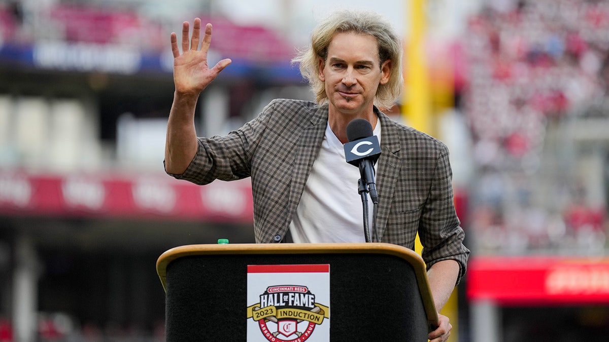 Former Cincinnati Reds player Bronson Arroyo acknowledges a crowd