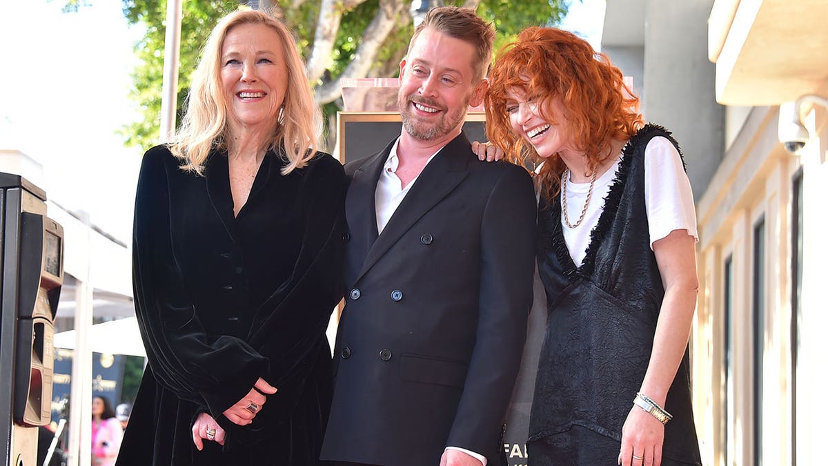 Catherine O'Hara and Macaulay Culkin 