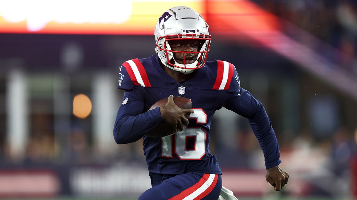 Patriots’ Trent Brown appears to take swipe at team while congratulating Malik Cunningham 2 Malik Cunningham vs Texans
