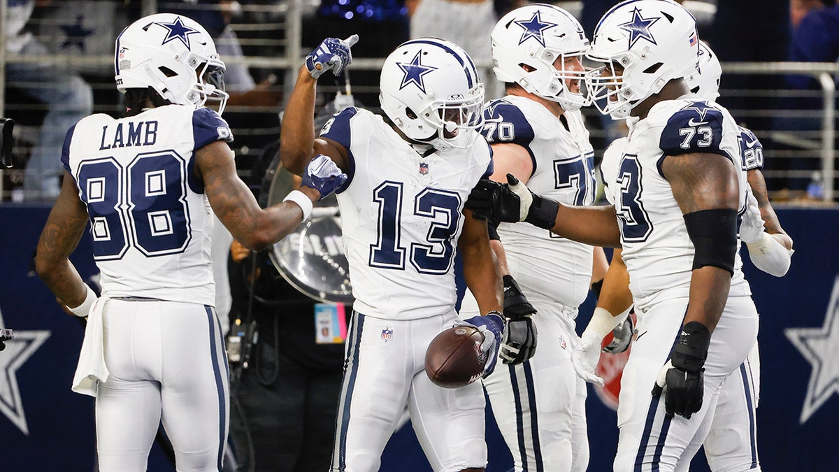 Cowboys notch 10th win behind Dak Prescott’s 2 touchdowns 1 Michael Gallup TD