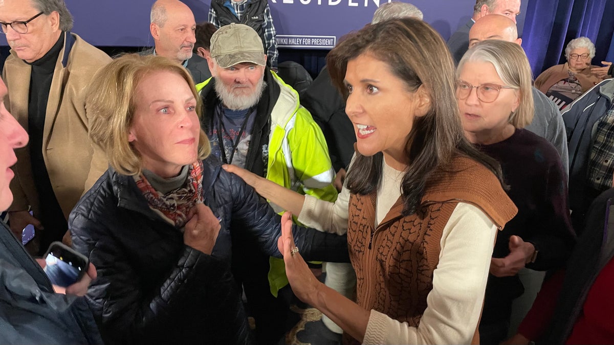 Nikki Haley en un ayuntamiento de New Hampshire