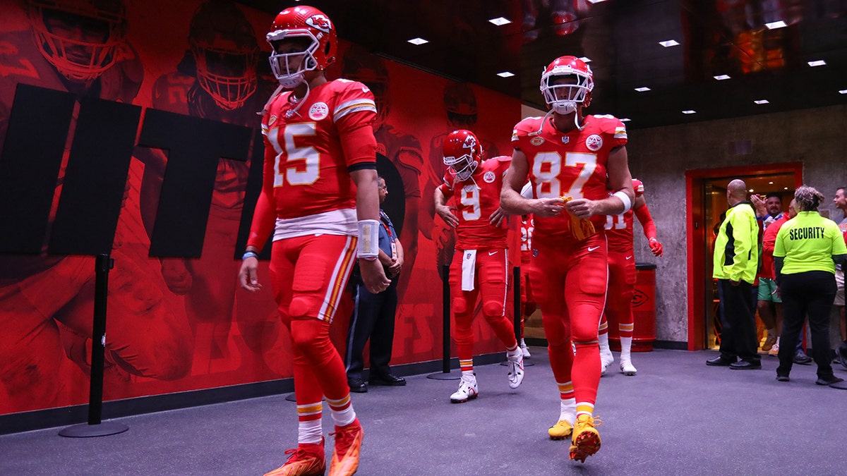 Chiefs Great Calls Out Patrick Mahomes, Travis Kelce Over Outbursts ...