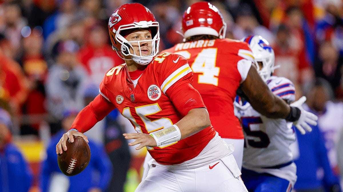 Irate Patrick Mahomes goes berserk on sidelines as Chiefs lose to Bills | Fox News