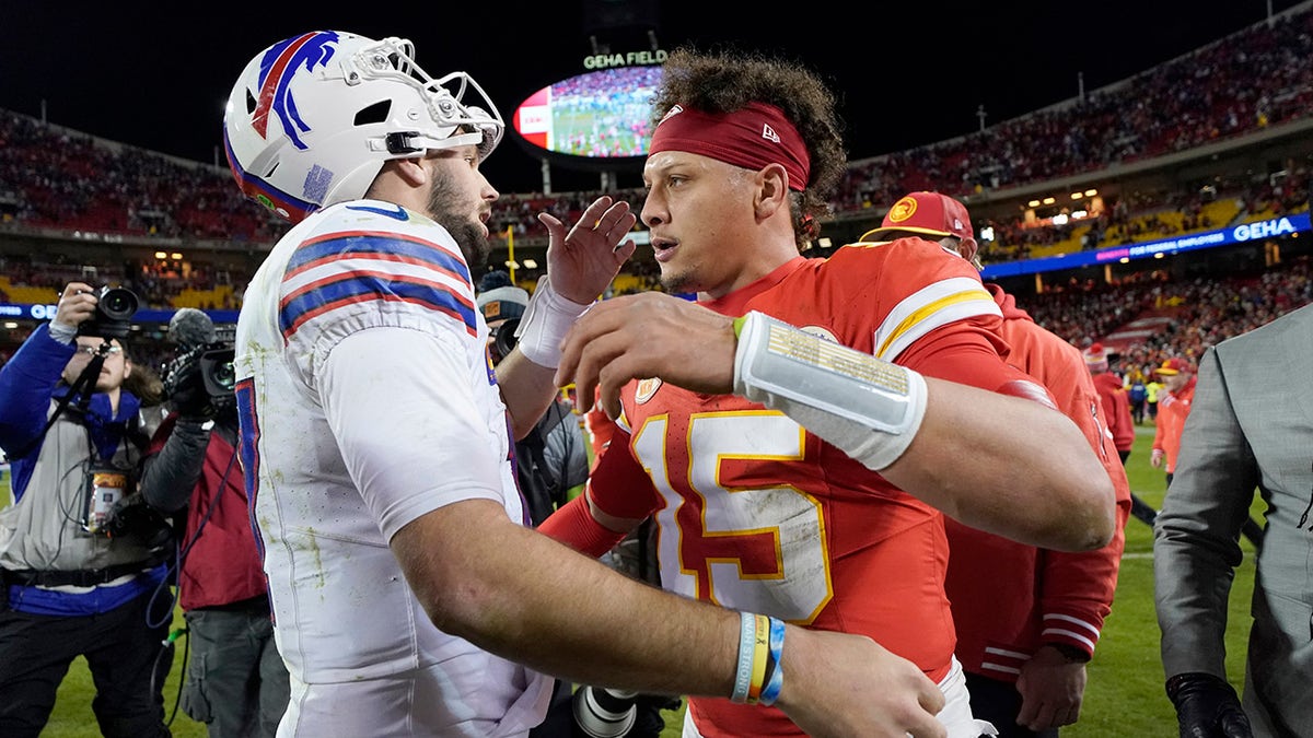 Irate Patrick Mahomes Goes Berserk On Sidelines As Chiefs Lose To Bills ...