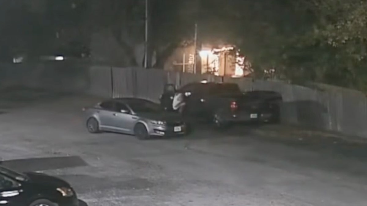 Video shows persons of interest in pregnant Texas teen, boyfriend’s killing 2 Video shows persons of interest in Savanah Soto homicide case