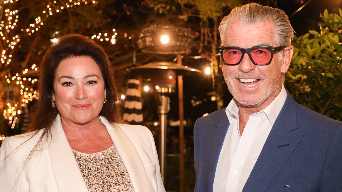 Keely Shaye Smith and Pierce Brosnan posing together