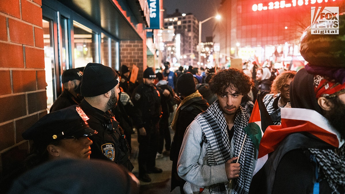 The demonstrators supporting Palestine make their way through Manhattan after they walked through the Brooklyn Bridge