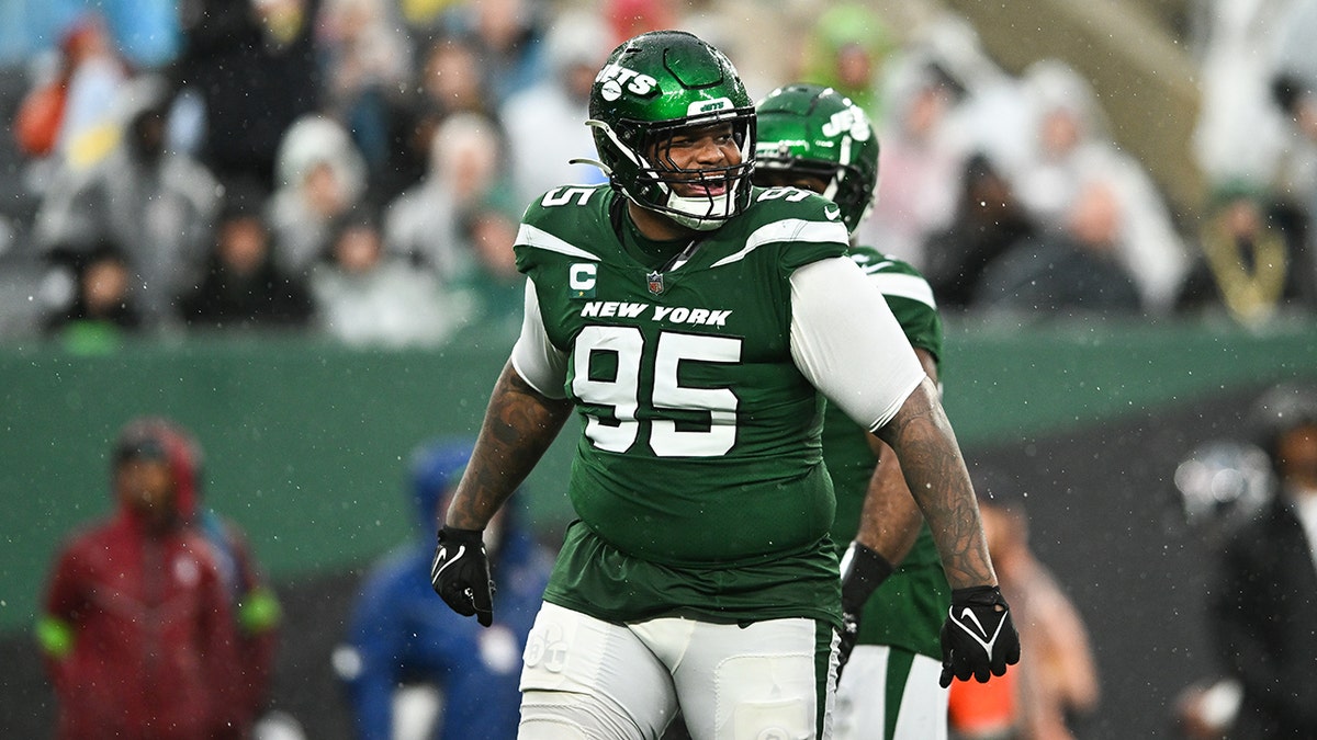 Quinnen Williams celebrates play