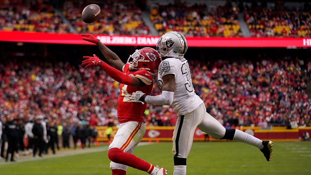Chiefs’ Rashee Rice tosses Raiders player’s mouthpiece during in-game incident 1 Nate Hobbs defends Rashee Rice