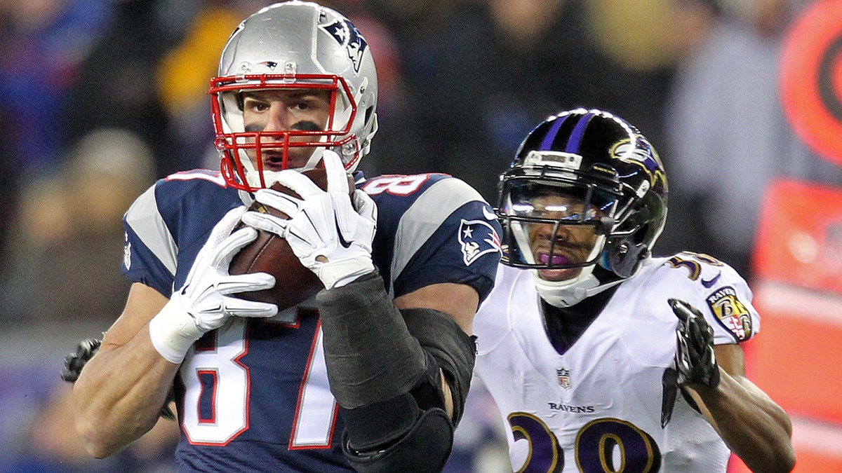 Rob Gronkowski makes a catch